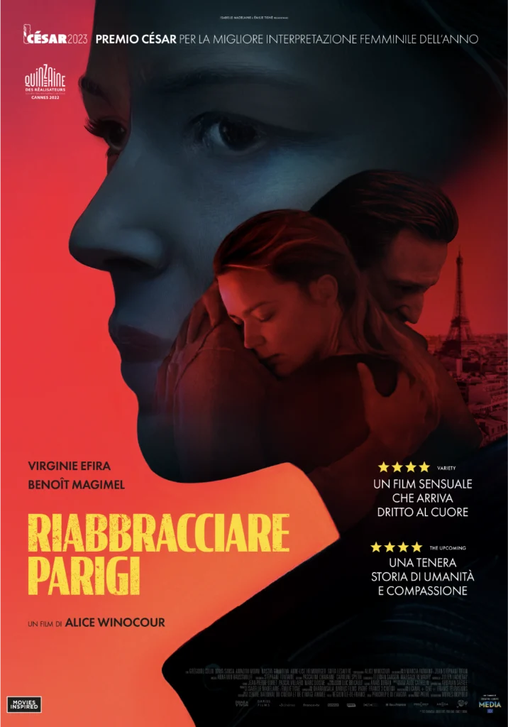 Virginie Efira e Benoît Magimel in un abbraccio intenso nella locandina ufficiale del film Riabbracciare Parigi di Alice Winocour, con sfondo rosso e sagoma della città di Parigi.