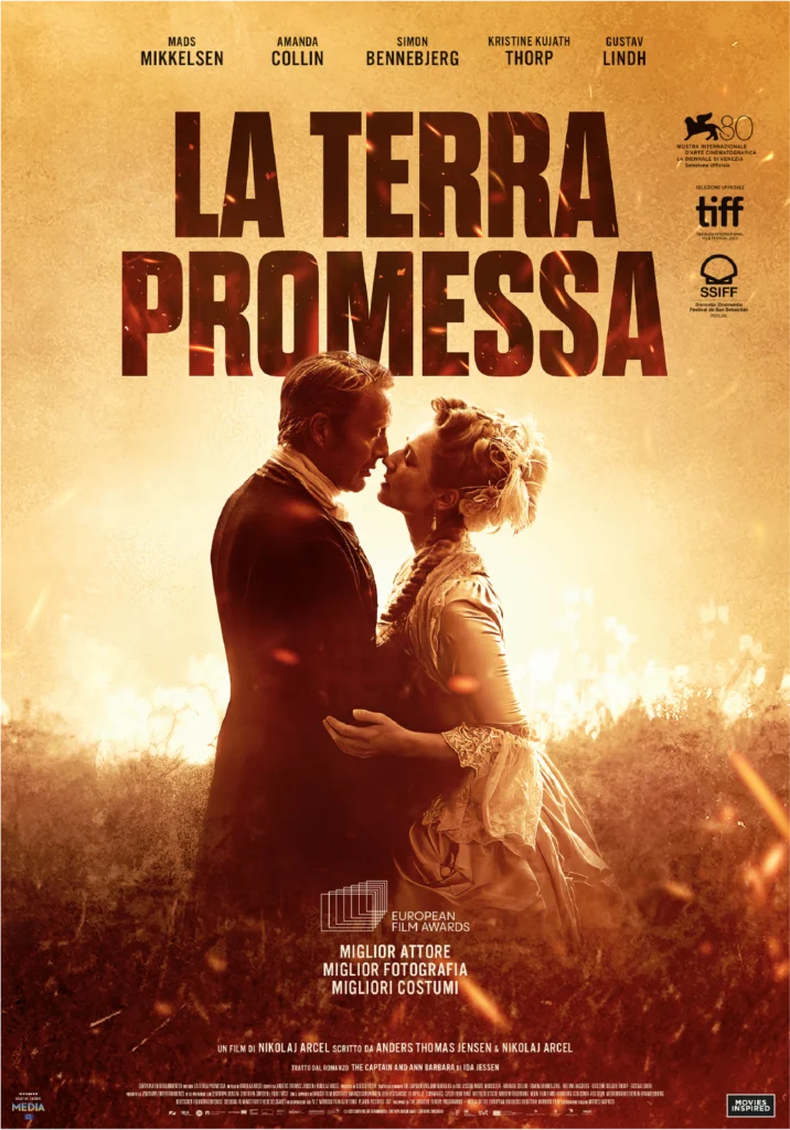 Mads Mikkelsen e Amanda Collin in un abbraccio appassionato nella locandina ufficiale del film “La terra promessa”