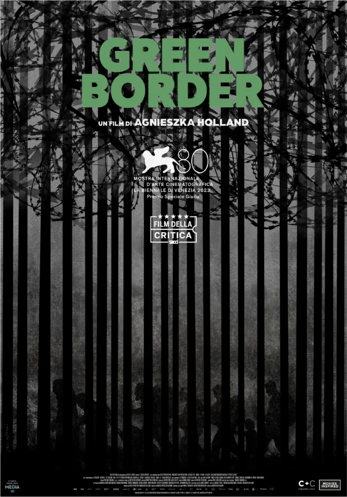 Poster del film “Green Border” con filo spinato, ombre di persone dietro sbarre nere, titoli e riconoscimenti ottenuti alla Mostra di Venezia e dal SNCCI.